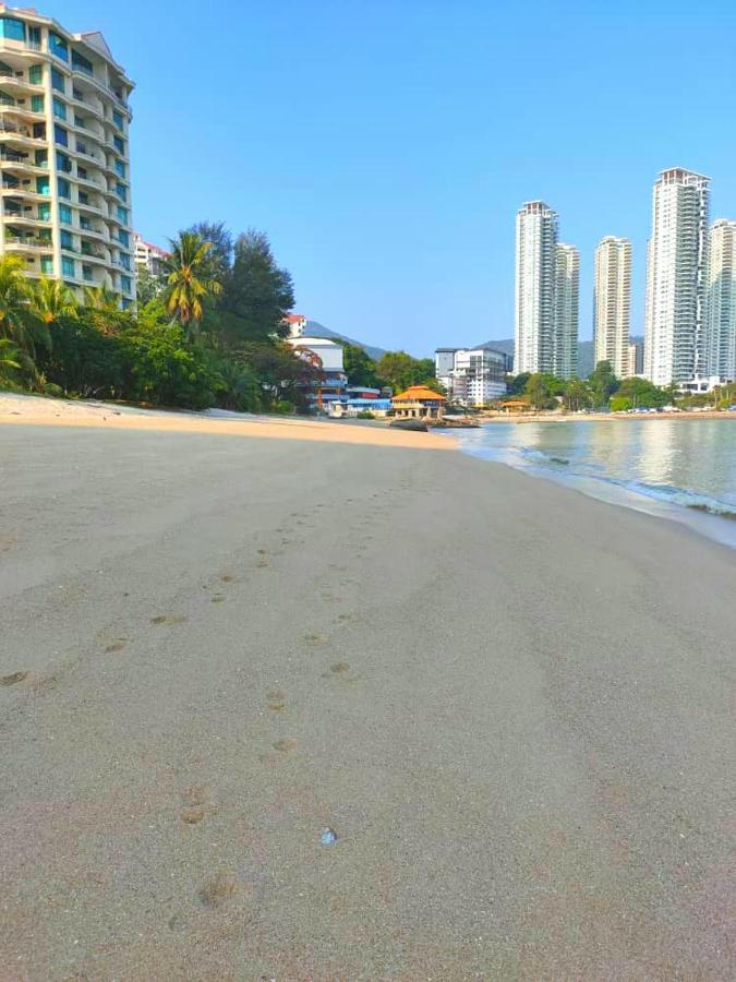 G&T'S Beach Front Villa Tanjung Bungah  Eksteriør bilde