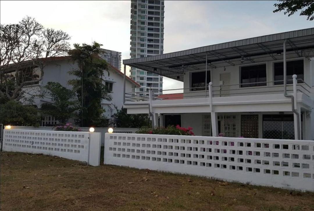 G&T'S Beach Front Villa Tanjung Bungah  Eksteriør bilde