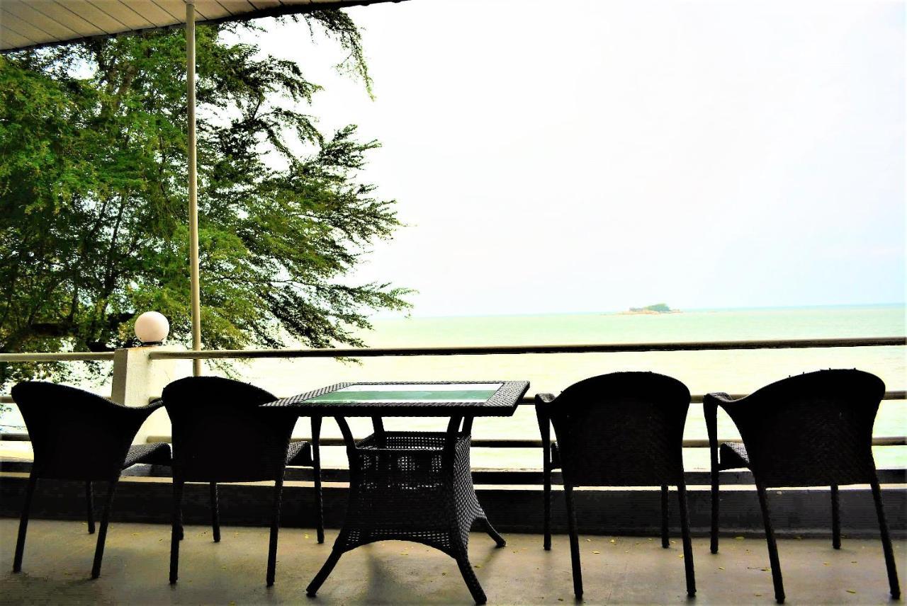 G&T'S Beach Front Villa Tanjung Bungah  Eksteriør bilde