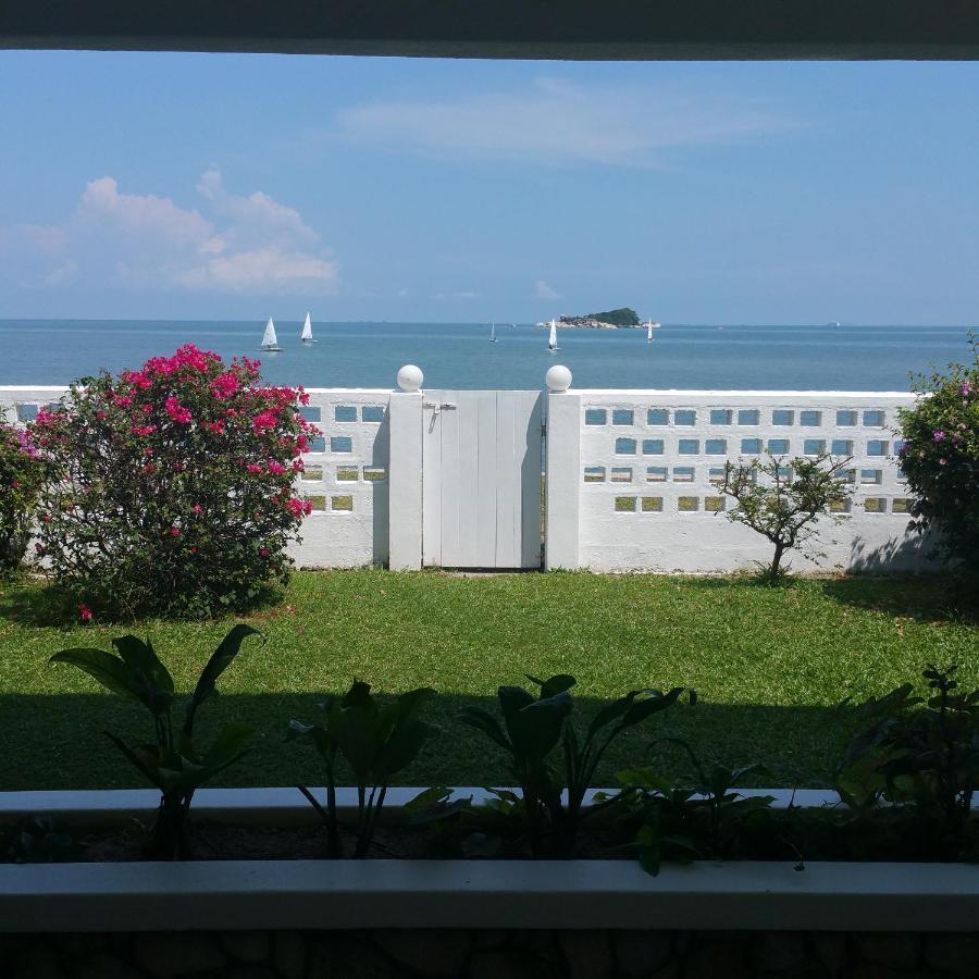 G&T'S Beach Front Villa Tanjung Bungah  Eksteriør bilde