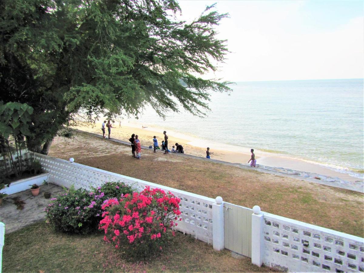 G&T'S Beach Front Villa Tanjung Bungah  Eksteriør bilde